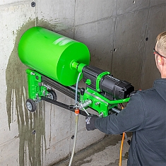 Использование двигателя для алмазного бурения Eibenstock PLD 450.2 PowerLine